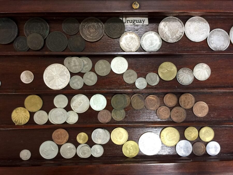 70 monedas uruguayas