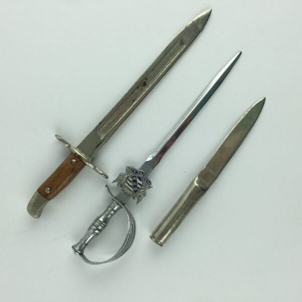 Tres abrecartas