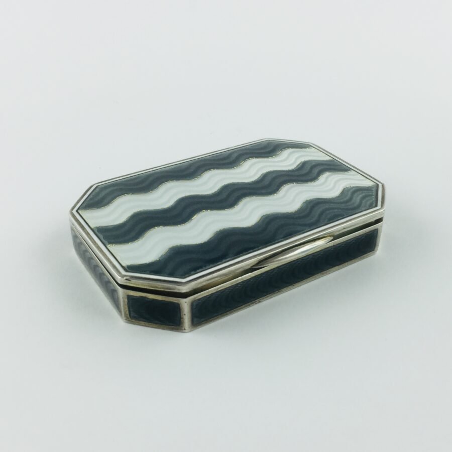 Caja de sobremesa en plata
