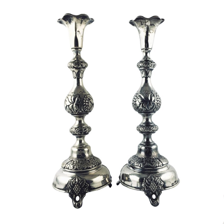 Par de candeleros en plata