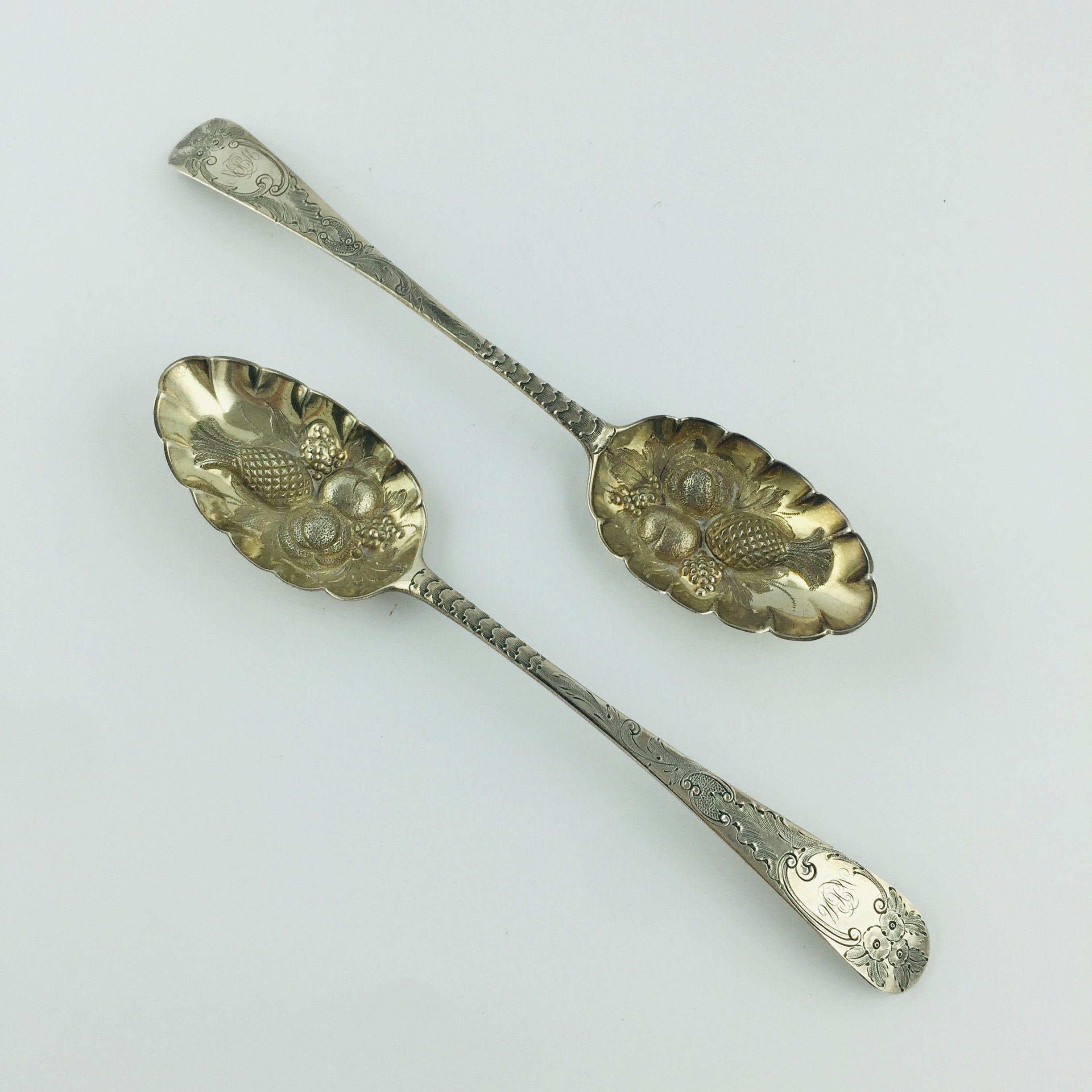 Par de cucharas en plata
