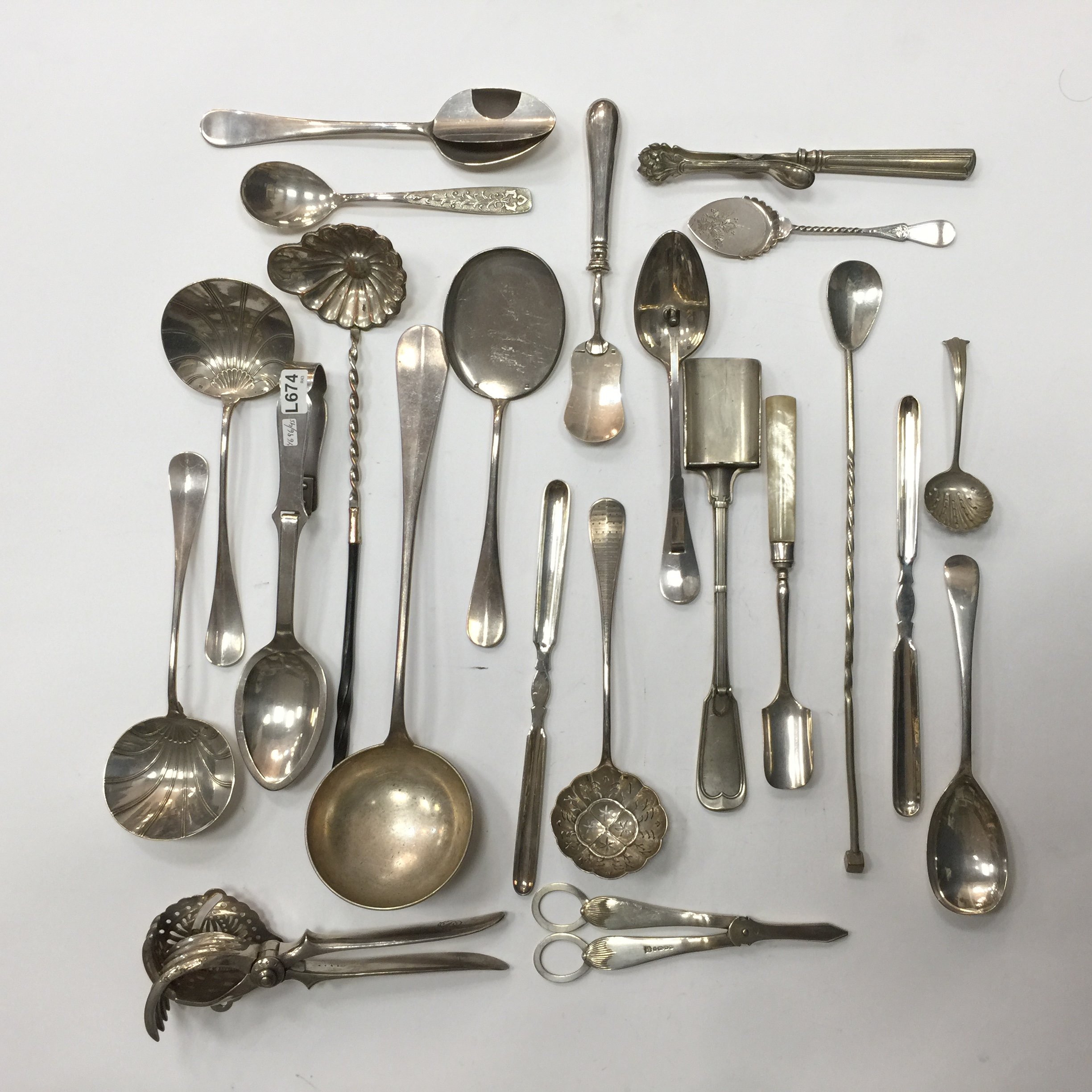 Cubiertos en metal plateado