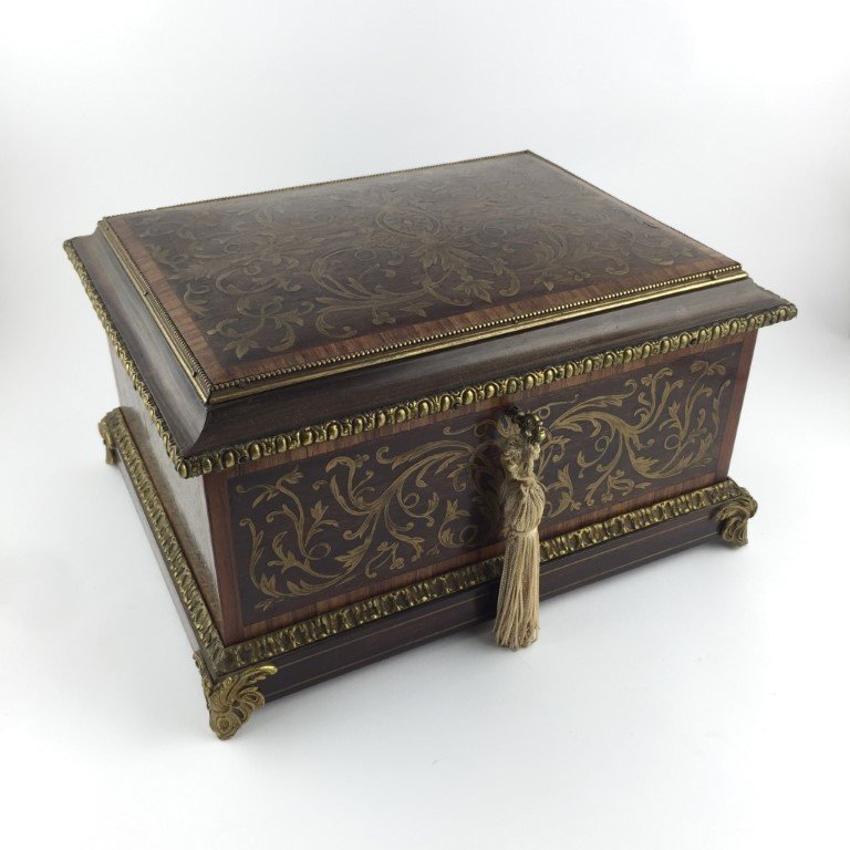 Caja de sobremesa
