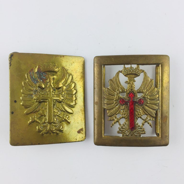 Dos hebillas militares