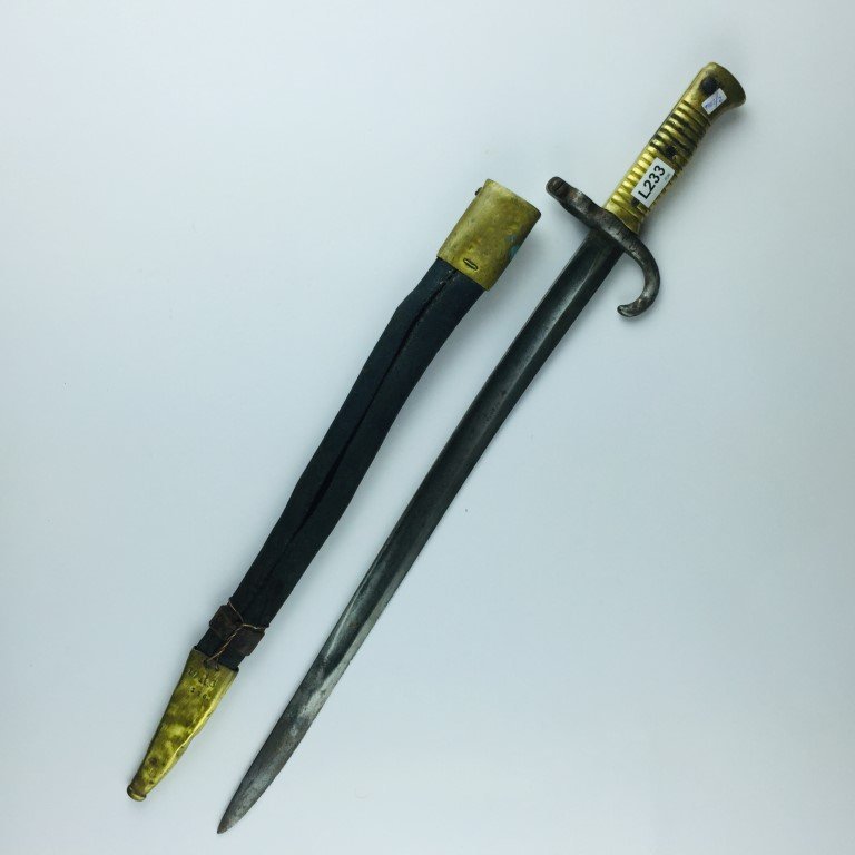 Bayoneta tipo yatagán