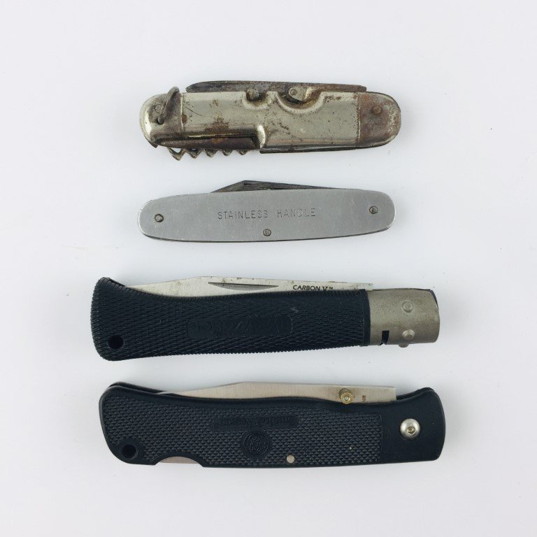 Cuatro navajas diferentes