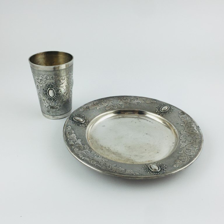 Plato y vaso en plata