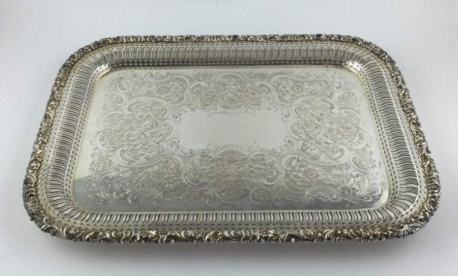 Bandejas en metal plateado
