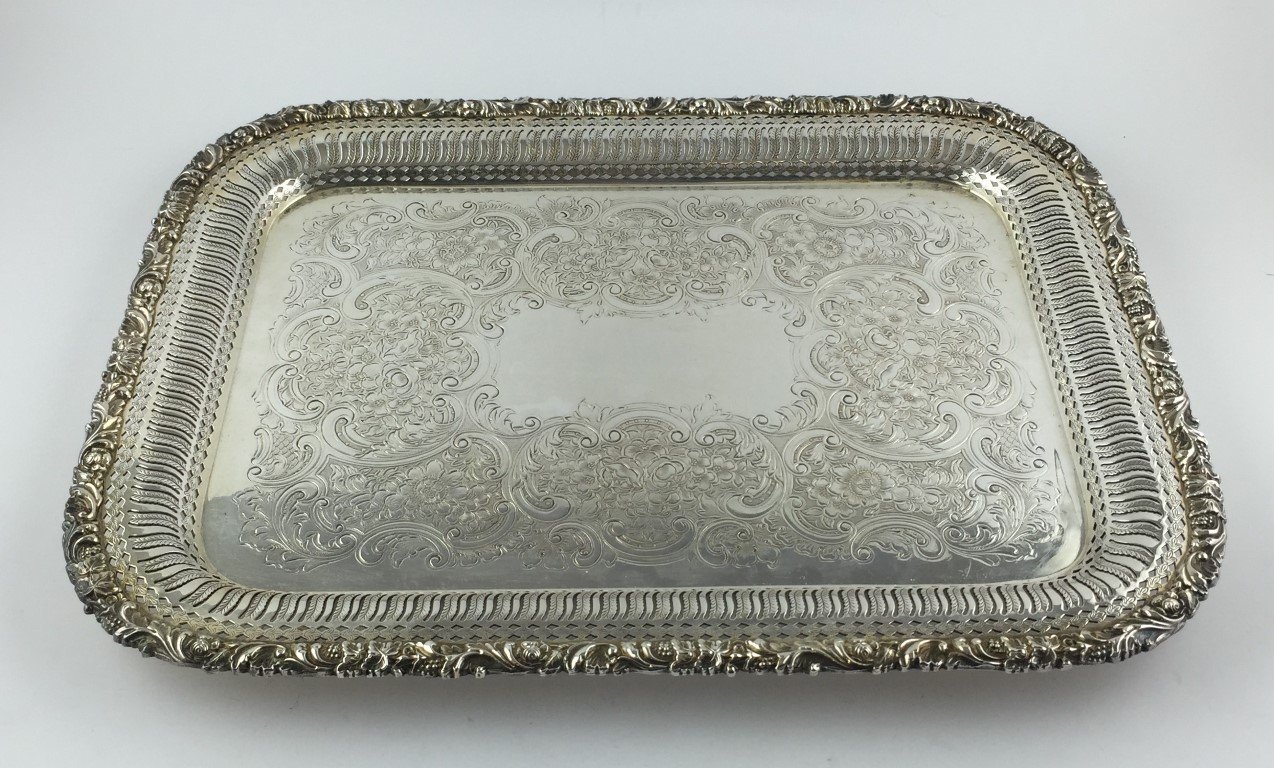 Bandejas en metal plateado