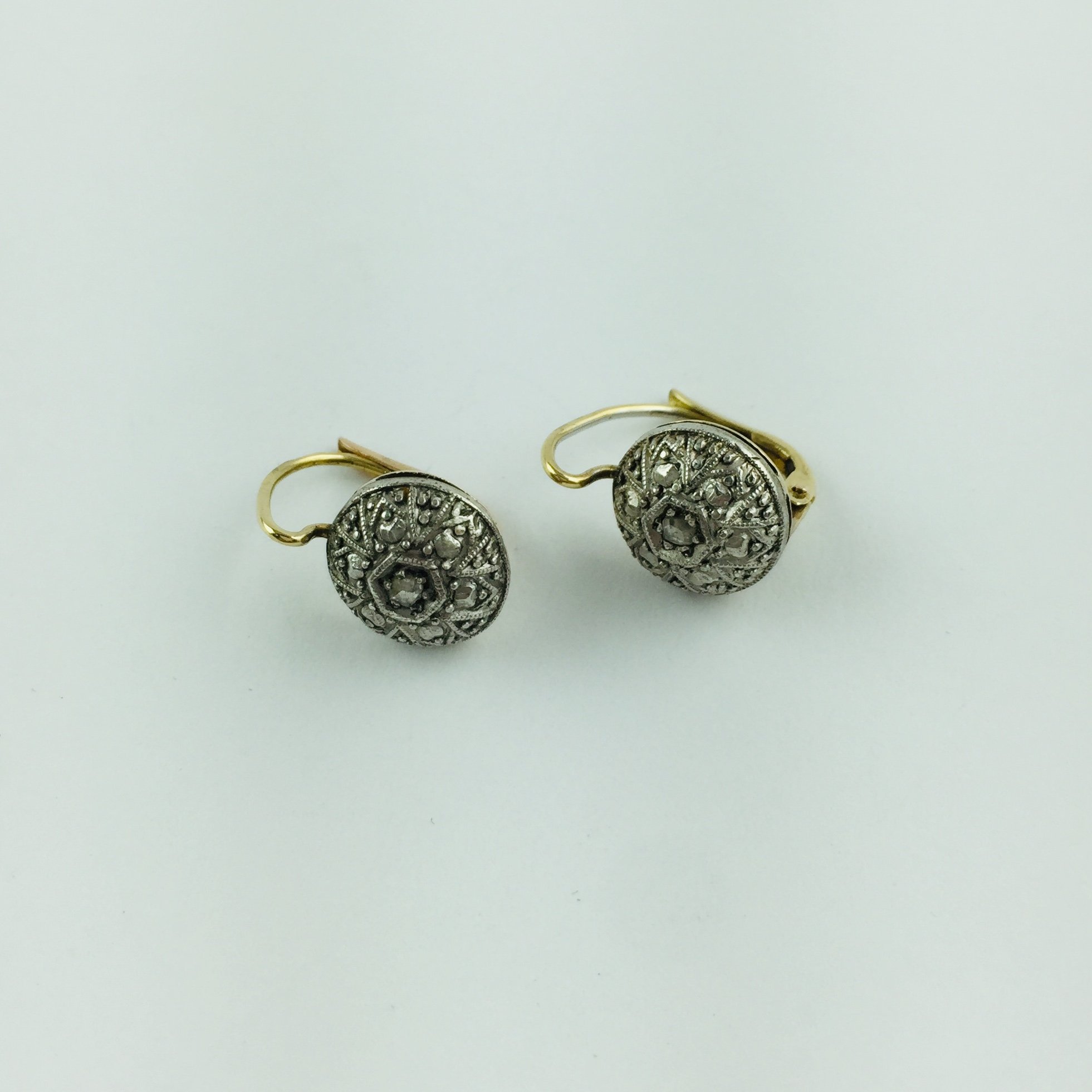 Par de caravanas art decó oro 18 K y diamantes