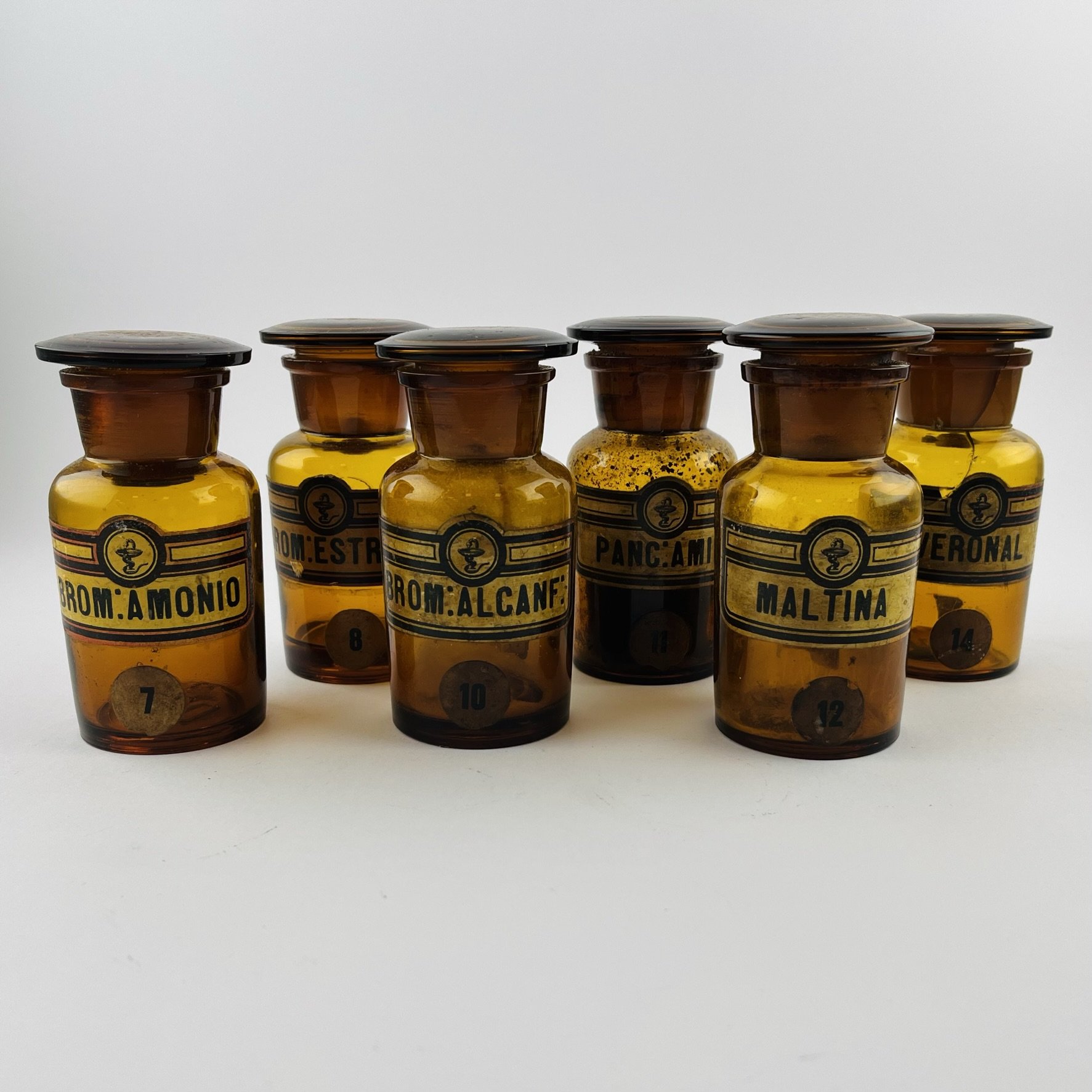 Seis frascos de farmacia