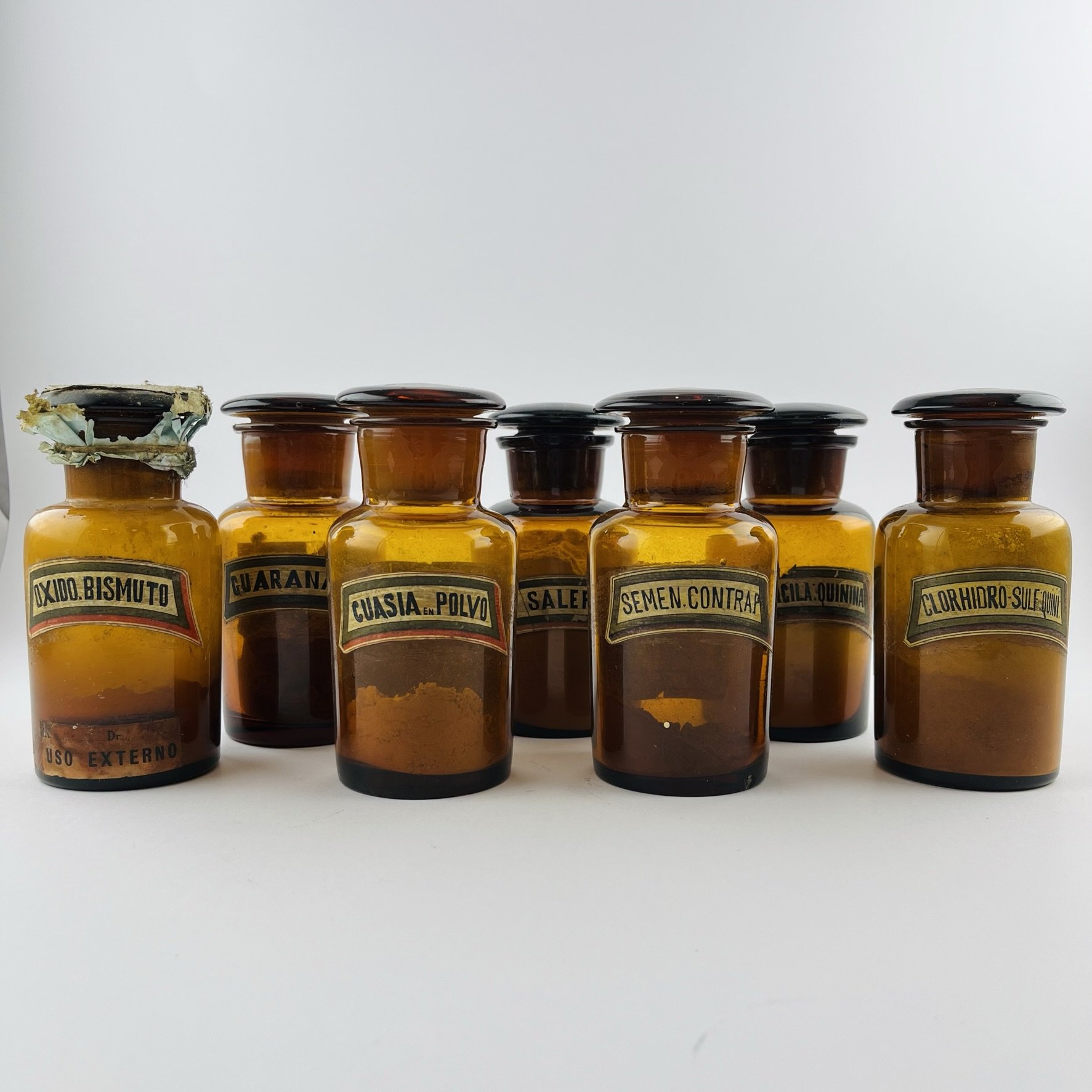 Siete frascos de farmacia