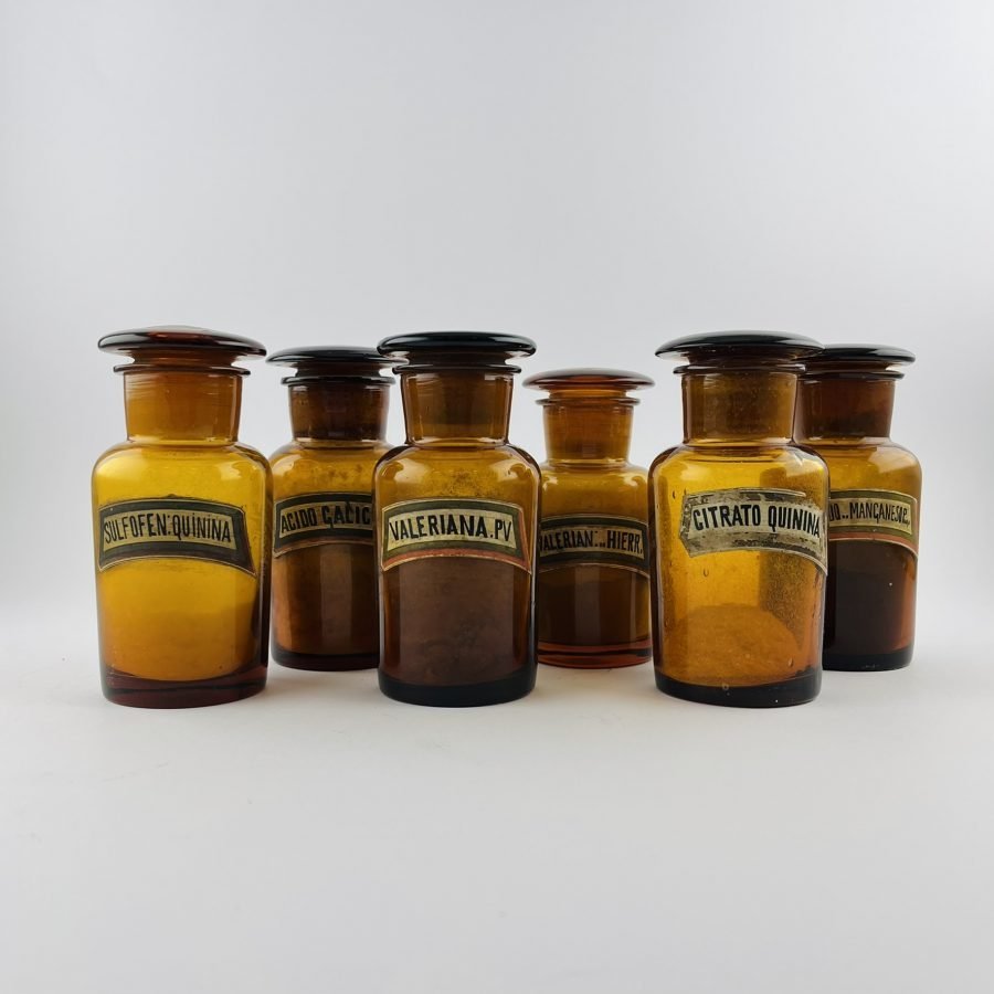 Seis frascos de farmacia