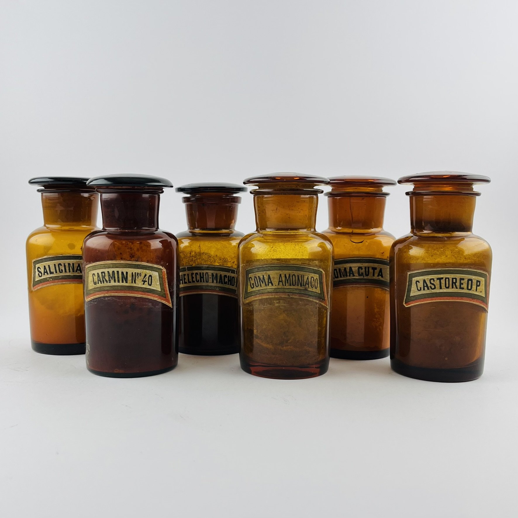 Seis frascos de farmacia