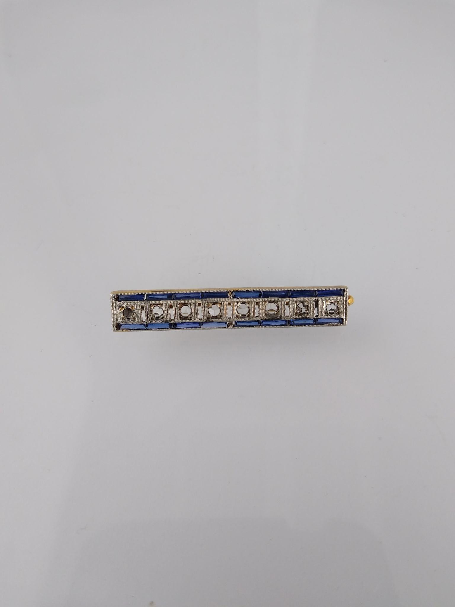Prendedor oro, diamantes y zafiros