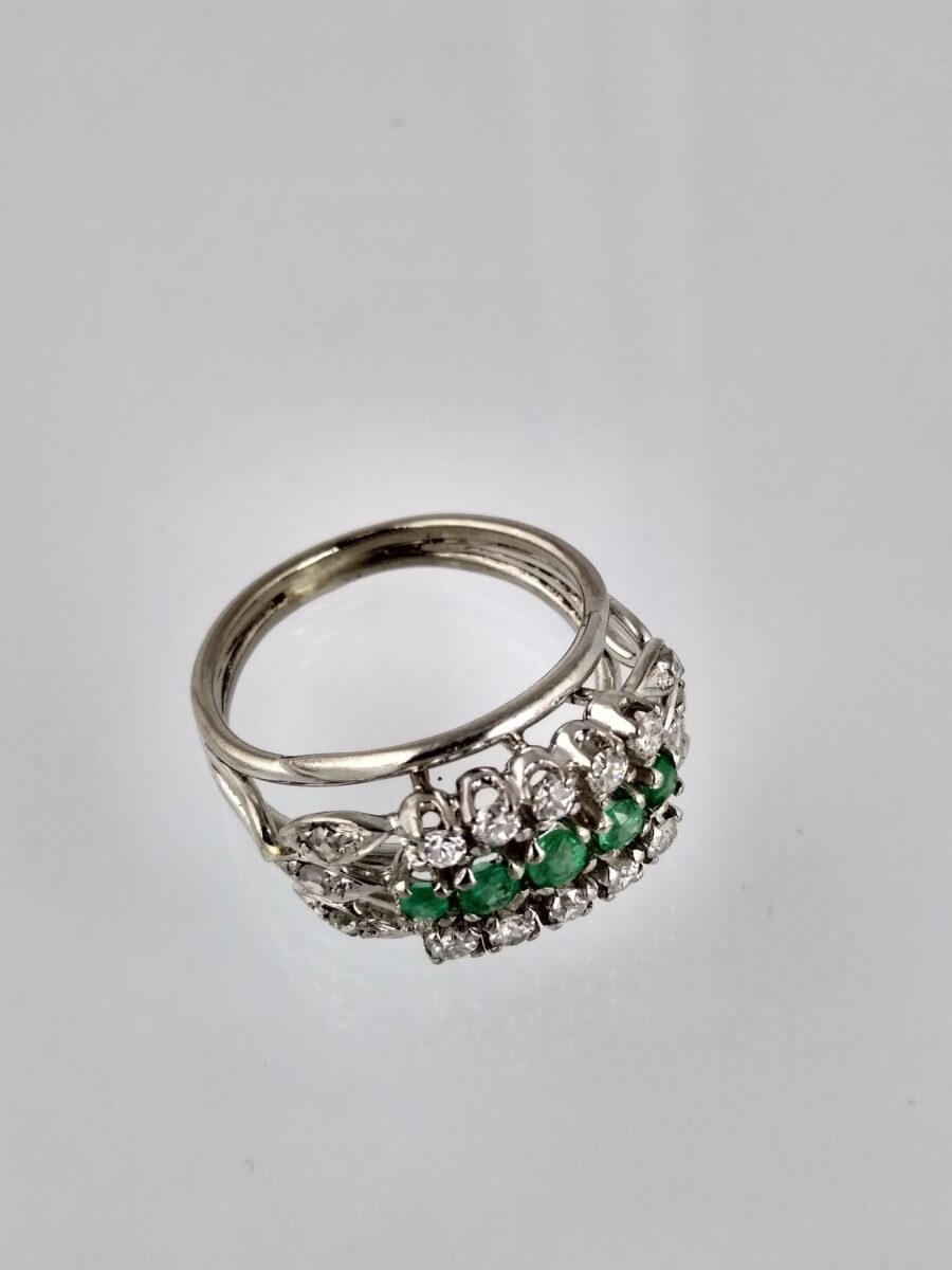Anillo oro 18 K, esmeraldas y diamantes