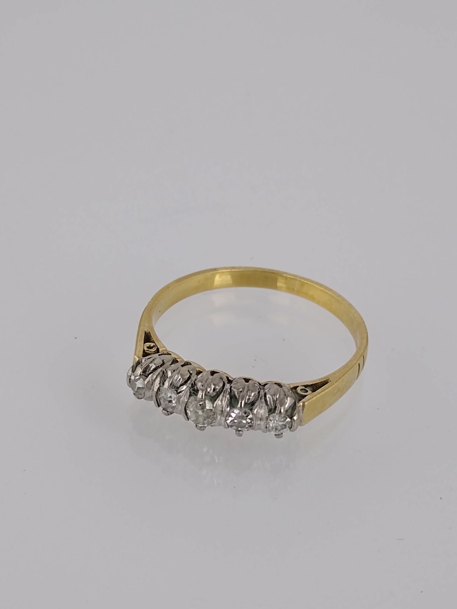 Anillo oro 18 K y brillantes