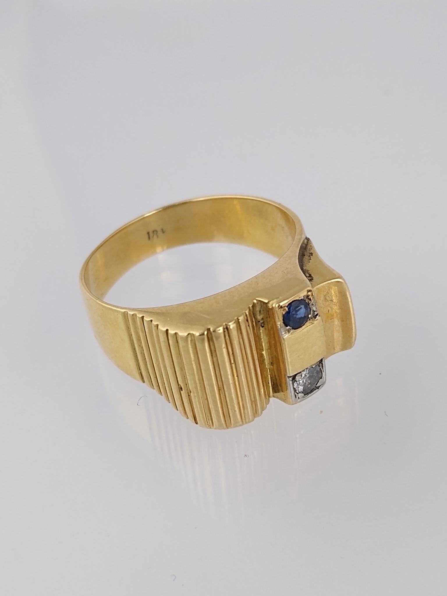 Anillo oro 18 K, brillante y zafiro