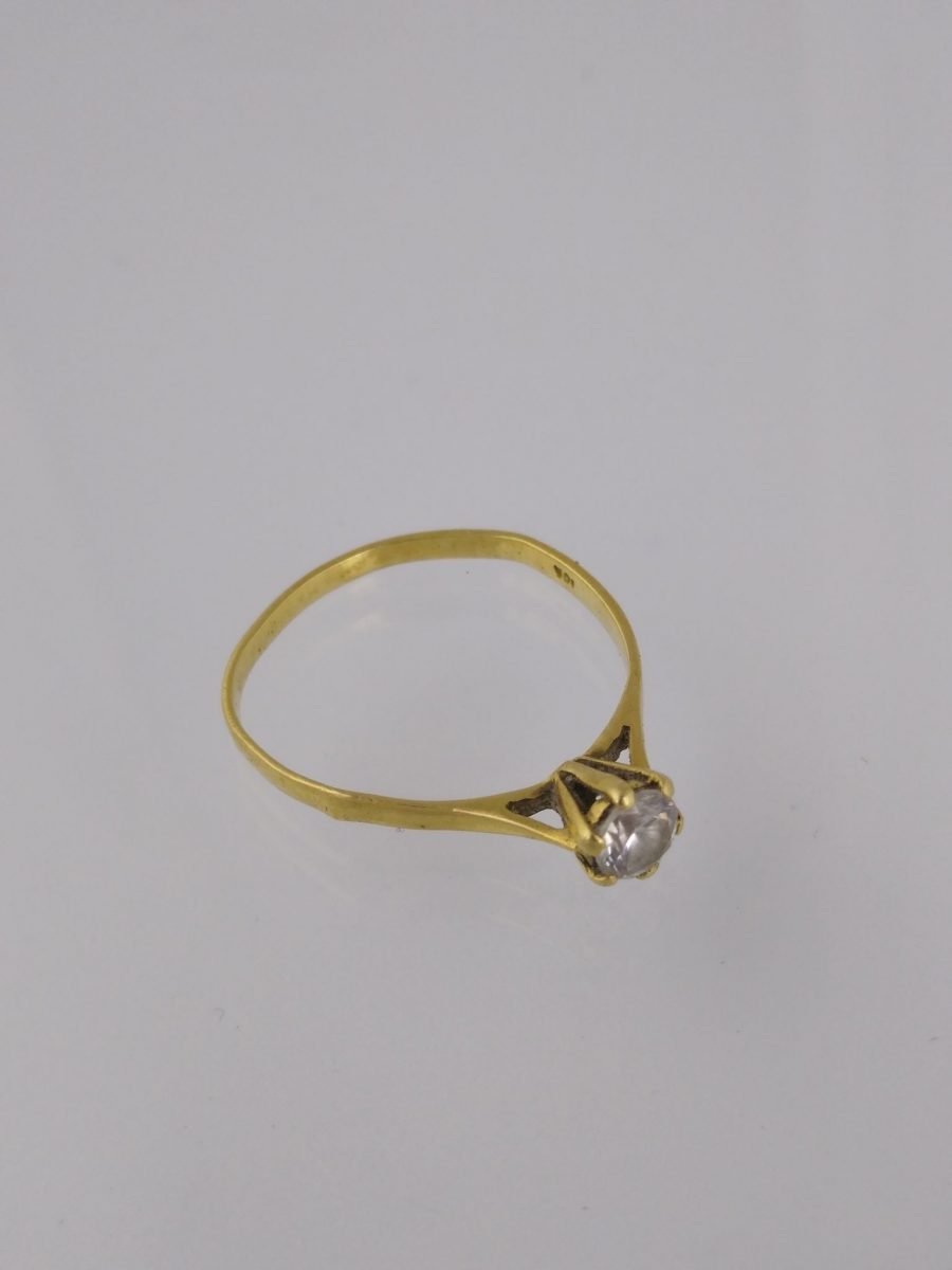 Anillo oro 18 K y zirconia