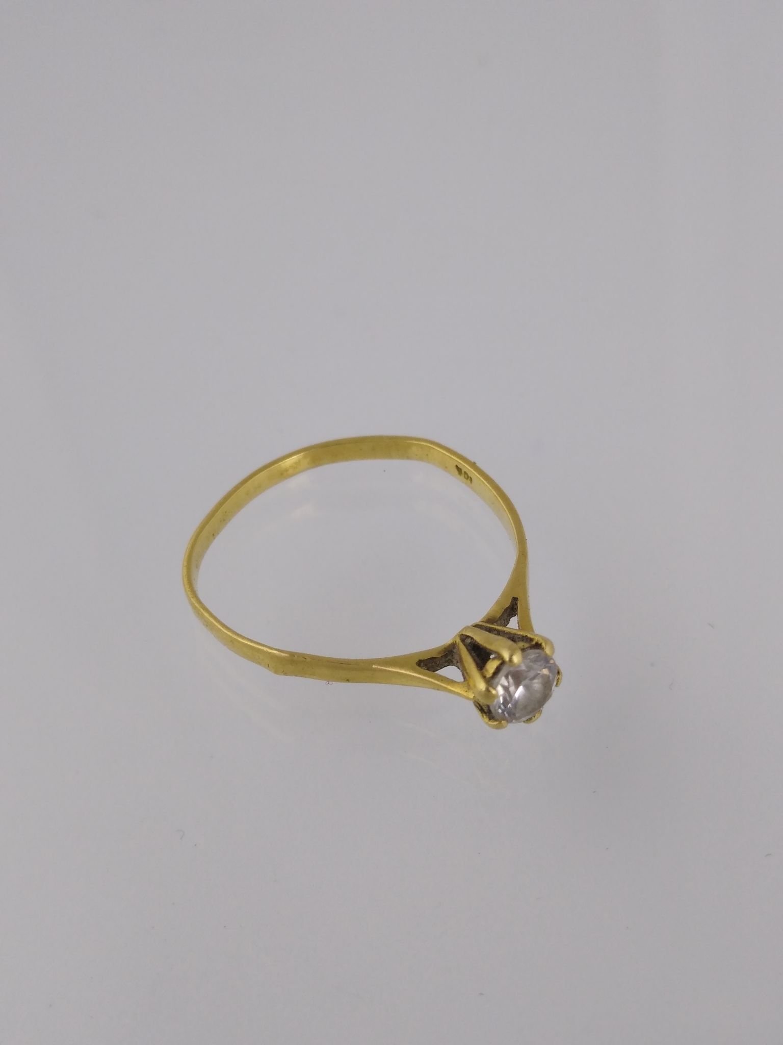 Anillo oro 18 K y zirconia