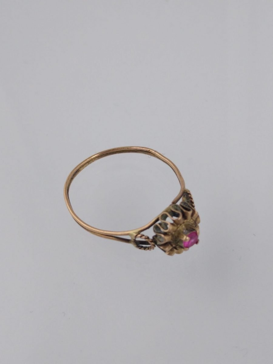 Anillo oro y rubí