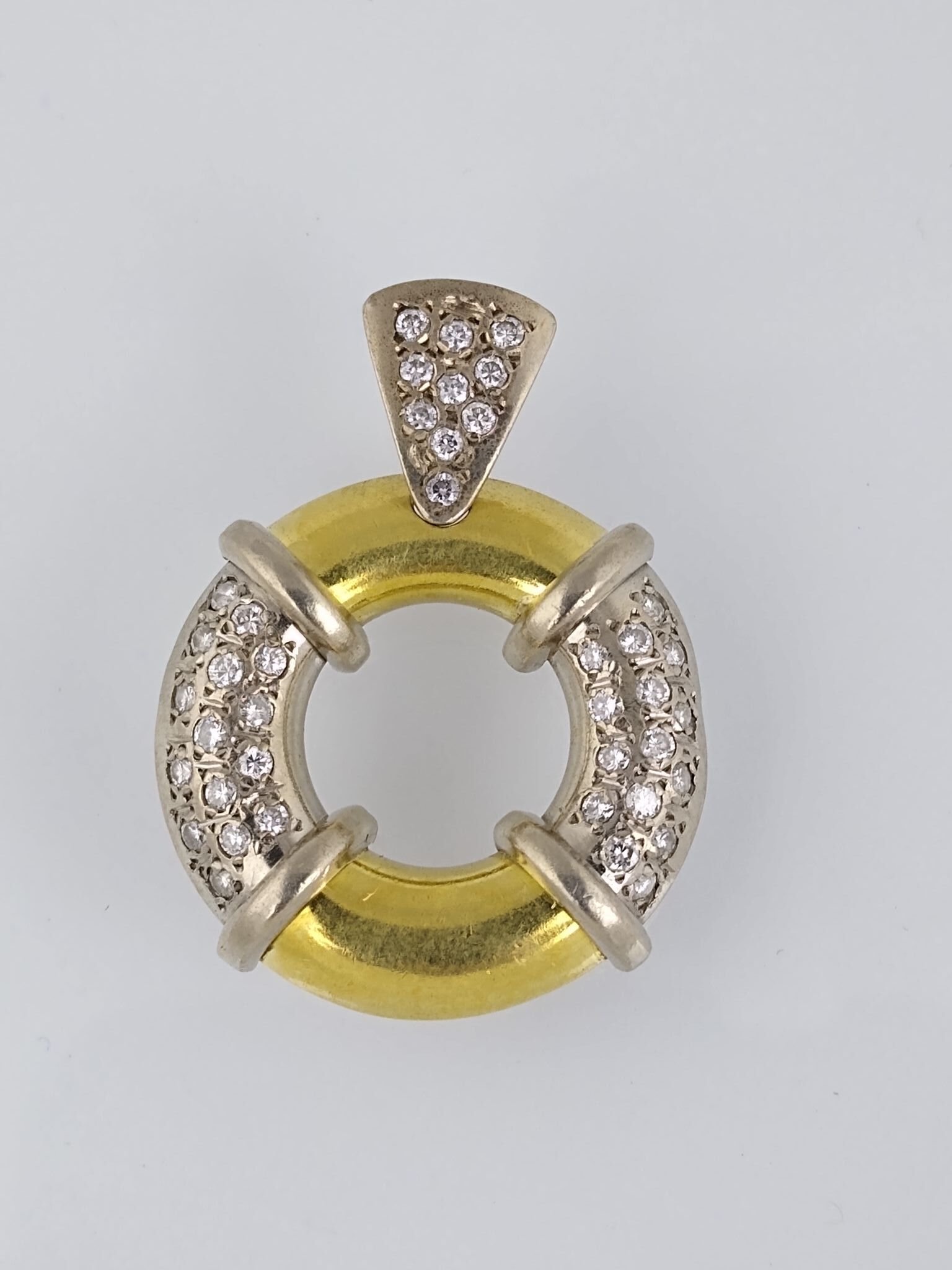 Colgante oro 18 K y brillantes