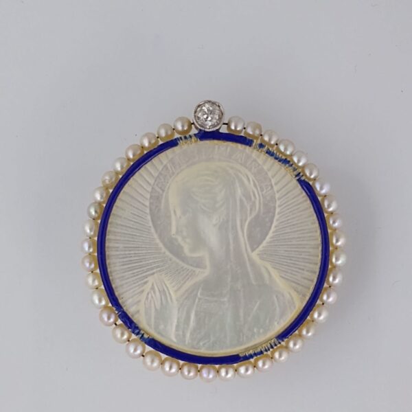 Medalla nácar, brillantes, perlas y oro 18 K