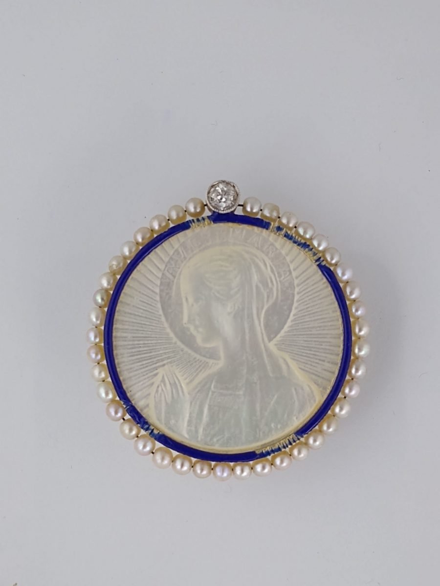 Medalla nácar, brillantes, perlas y oro 18 K