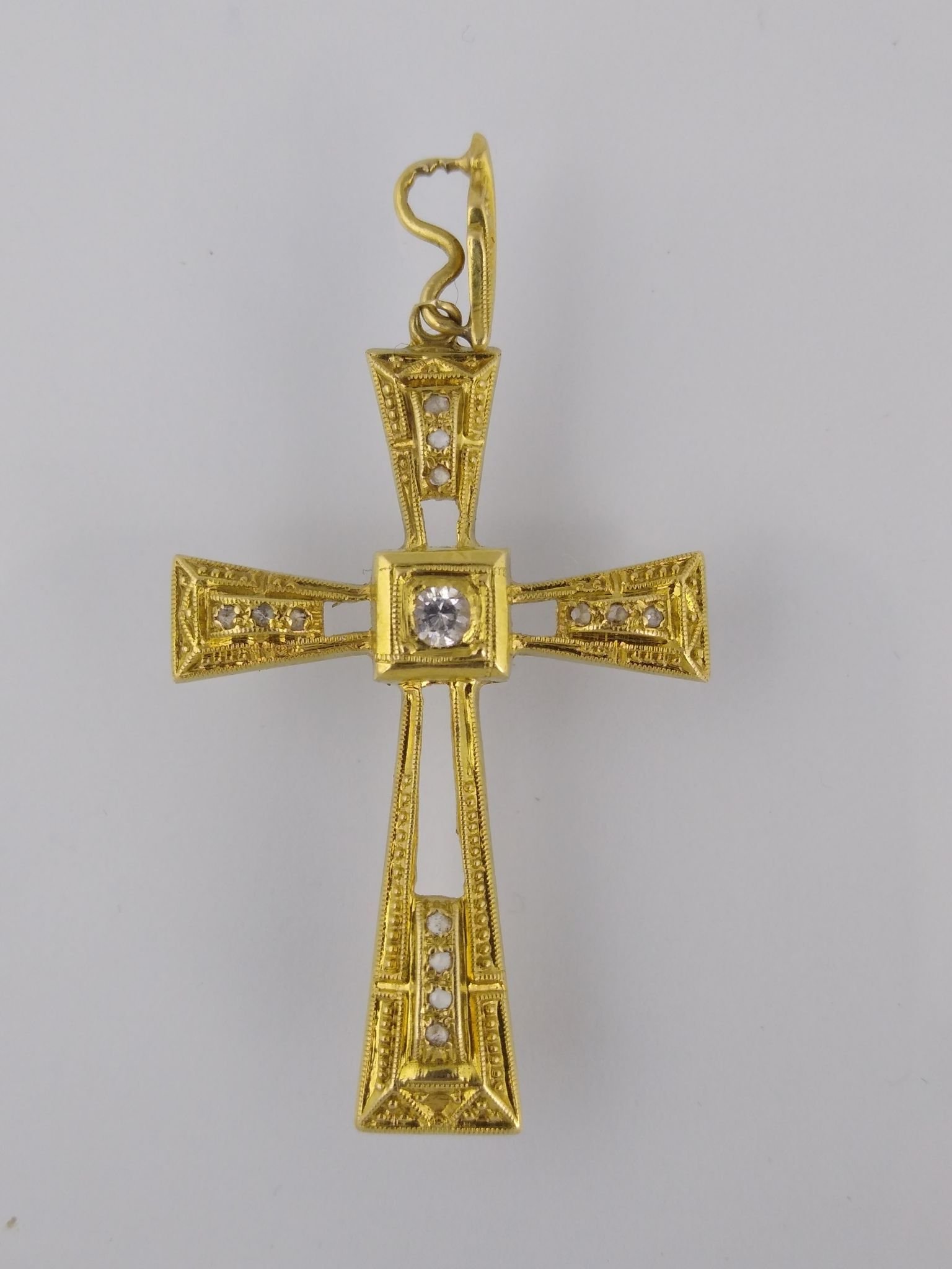 Cruz oro 18 K, brillante y diamantes