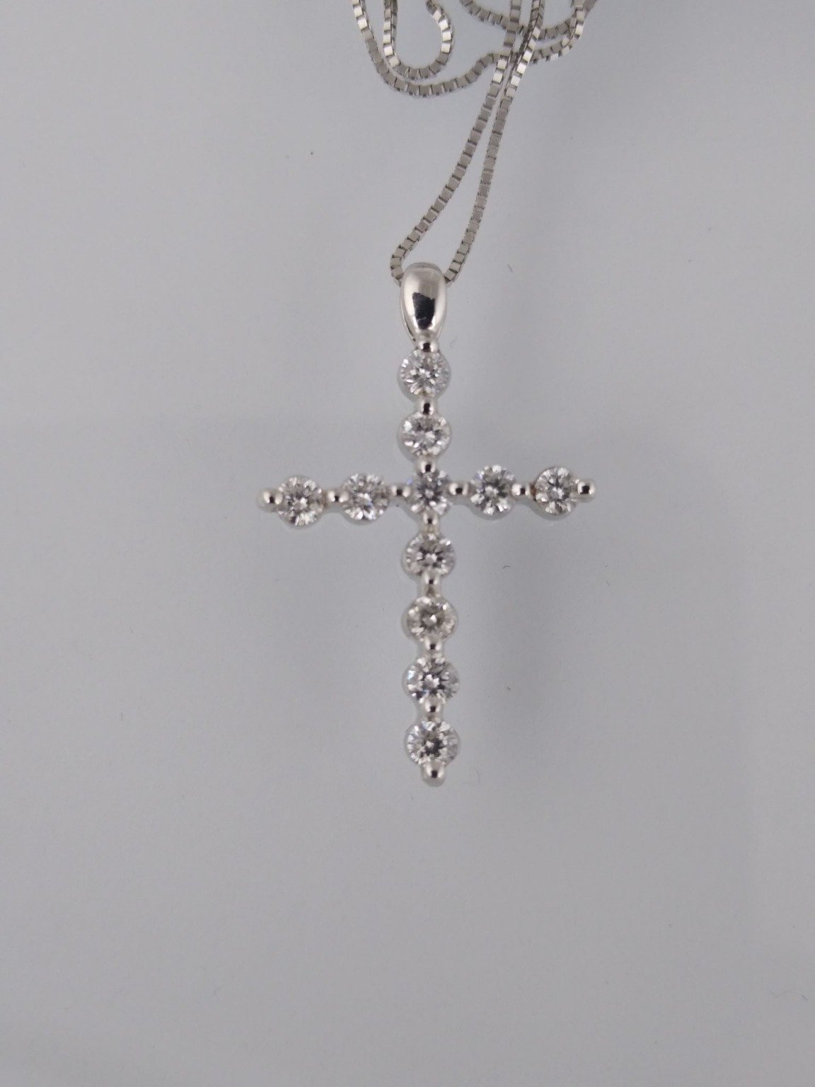 Cruz oro 18 K y brillantes