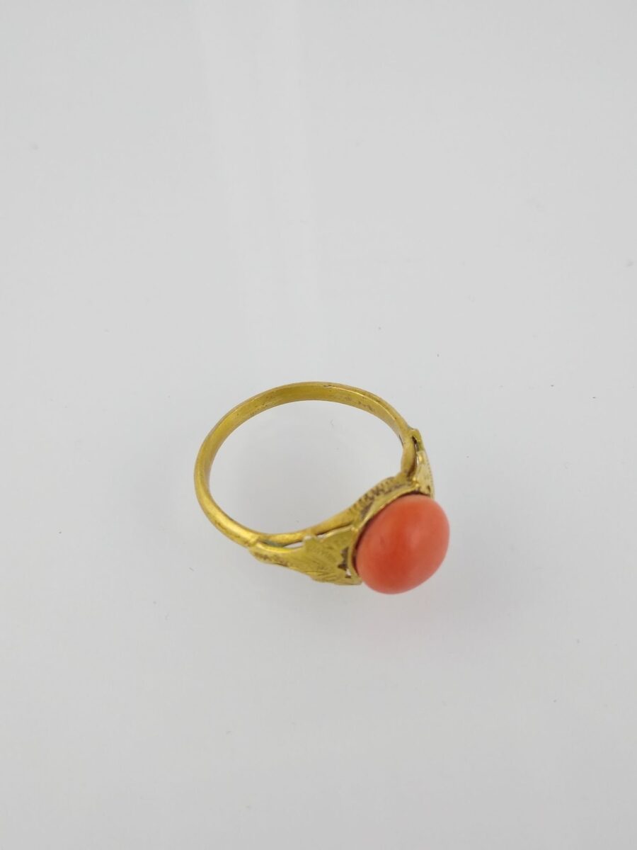 Anillo oro y coral