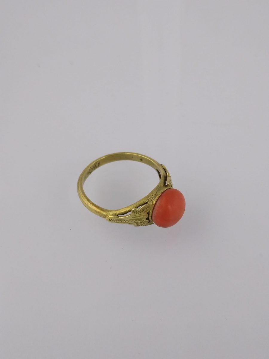 Anillo oro y coral