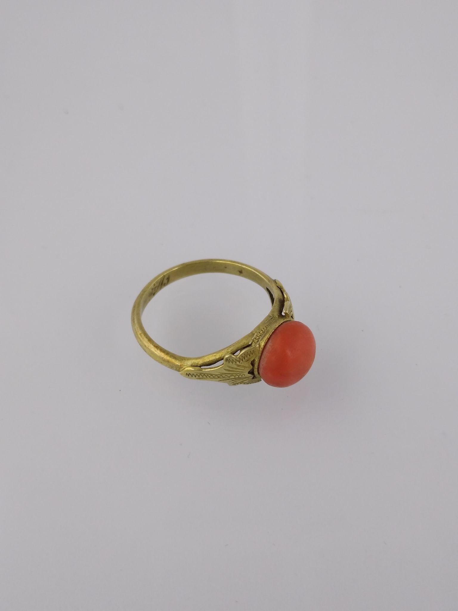 Anillo oro y coral
