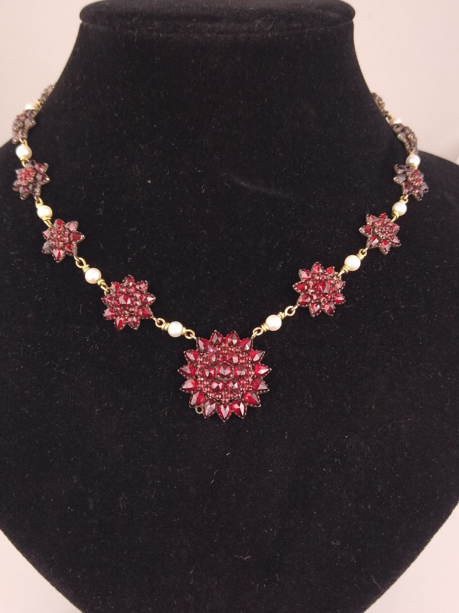 Set oro 18 K, plata, granates y perlas