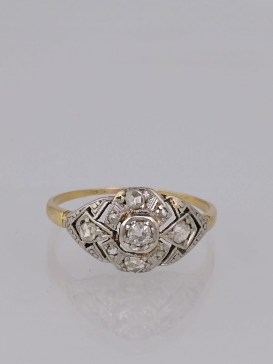 Anillo oro 18 K, brillante y diamantes