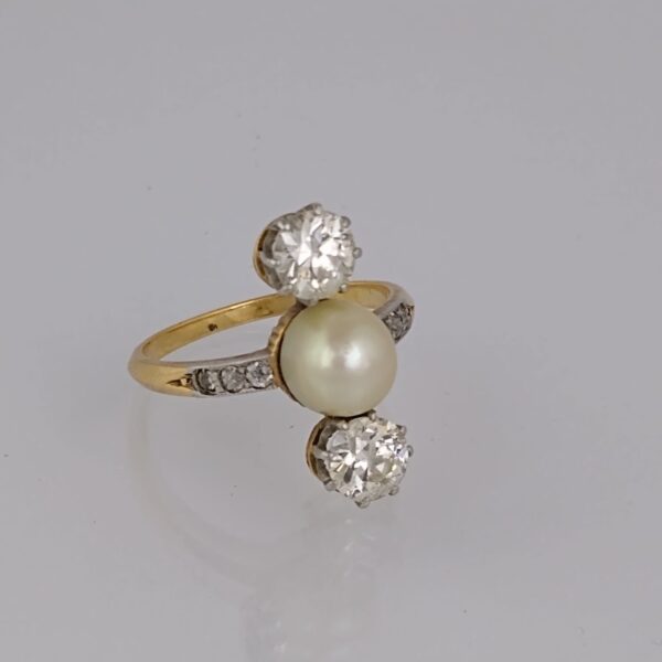 Anillo oro 18 K, perla y brillantes