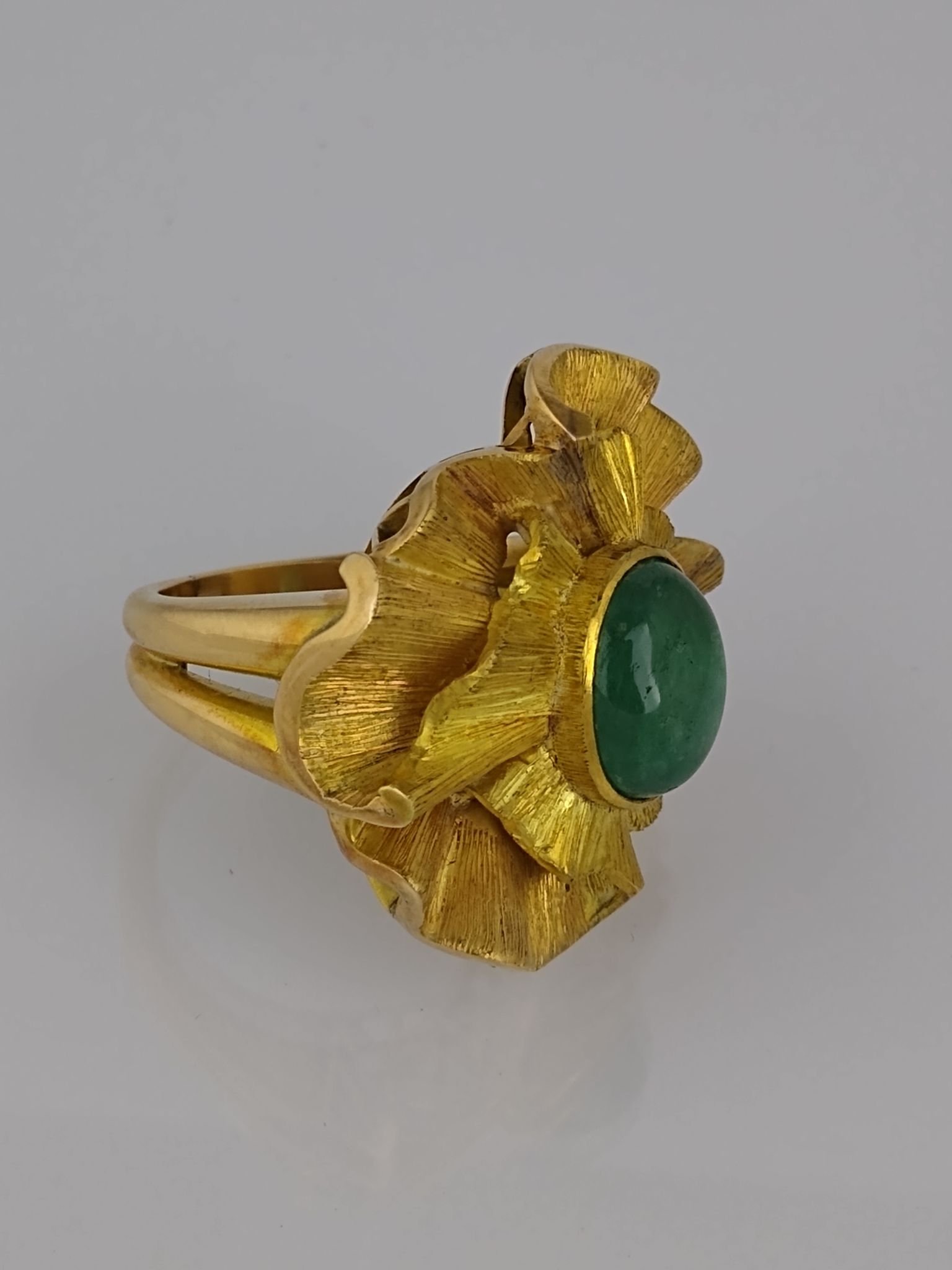 Reloj oro 18 K y esmeralda