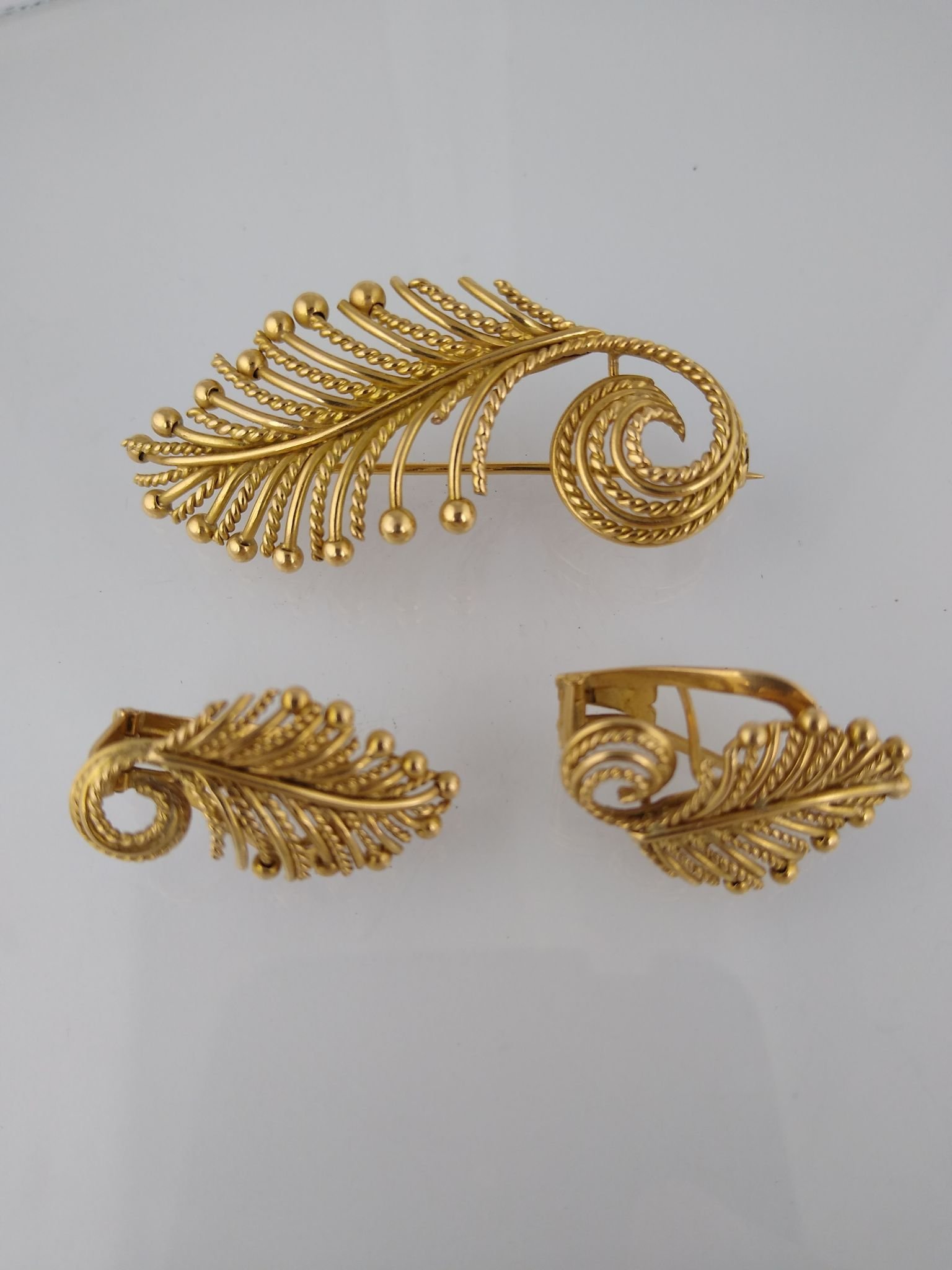 Prendedor y caravanas oto 18 K