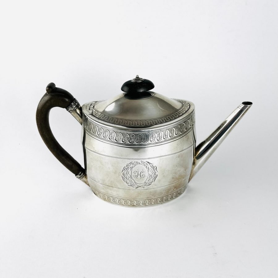 Tetera en plata