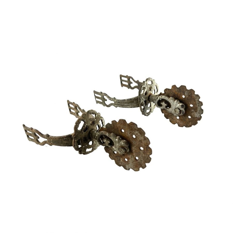Espuelas en hierro