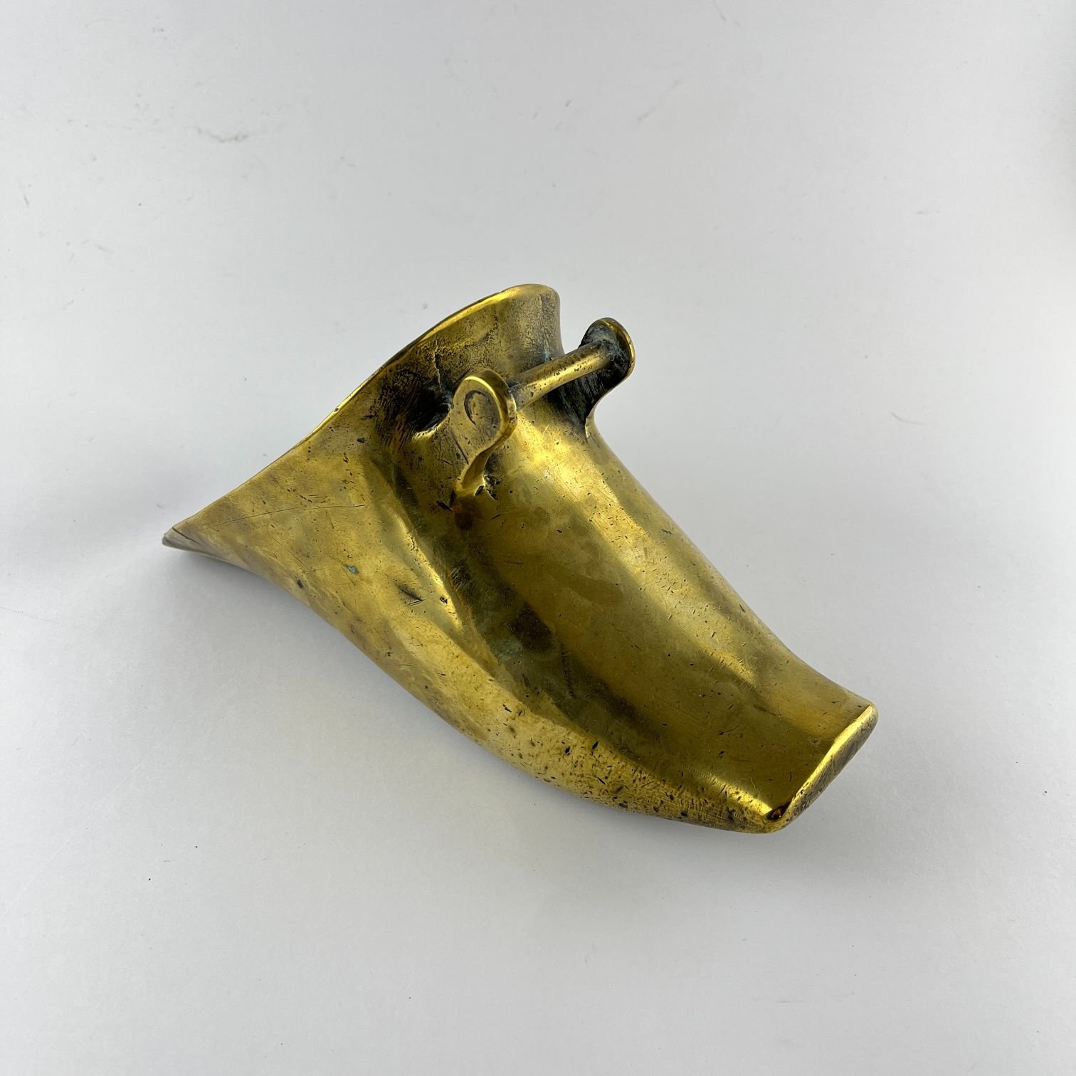 Estribo en bronce