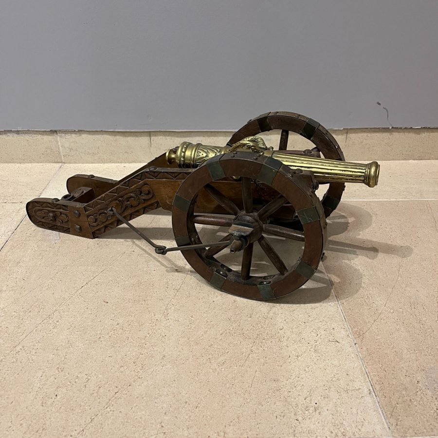 Cañón a escala