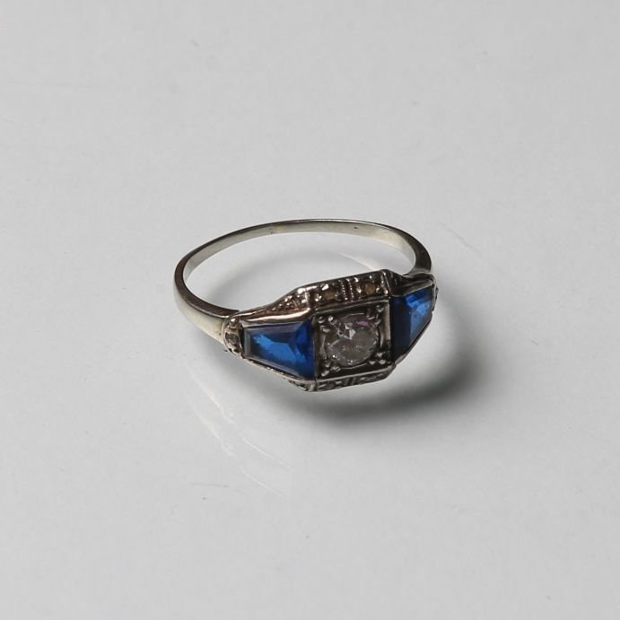 Anillo art decó oro 18 K, brillante, zafiros y diamantes