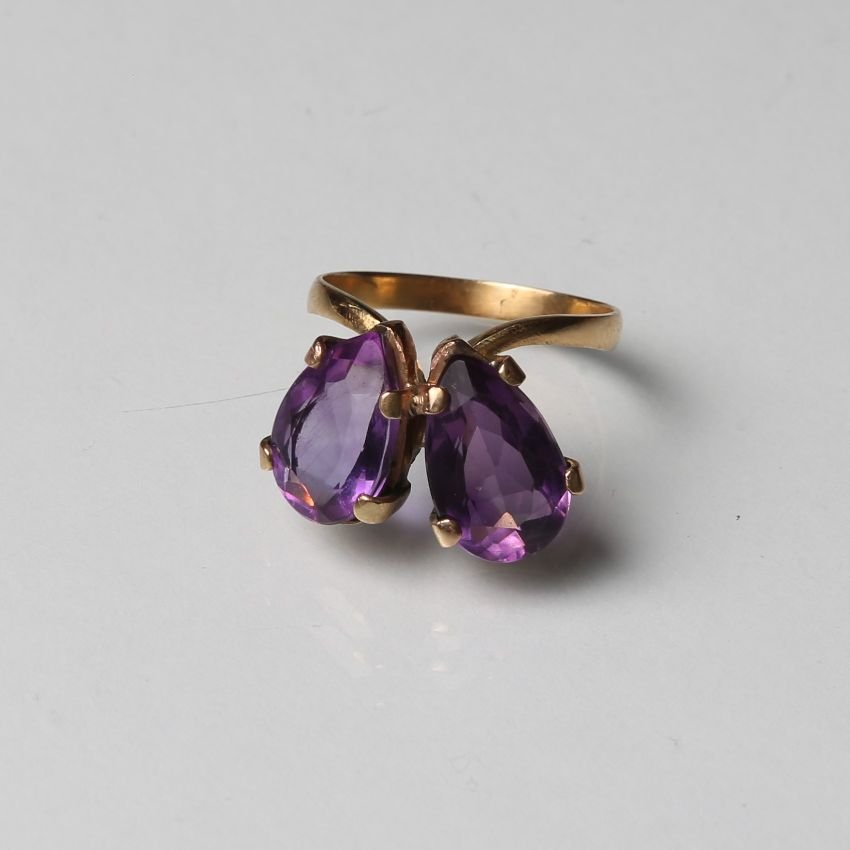 Anillo oro 18 K y amatistas