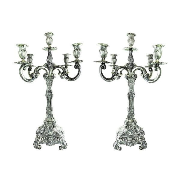 Par de candelabros portugueses en plata