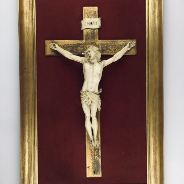 Crucifijo en madera y marfil
