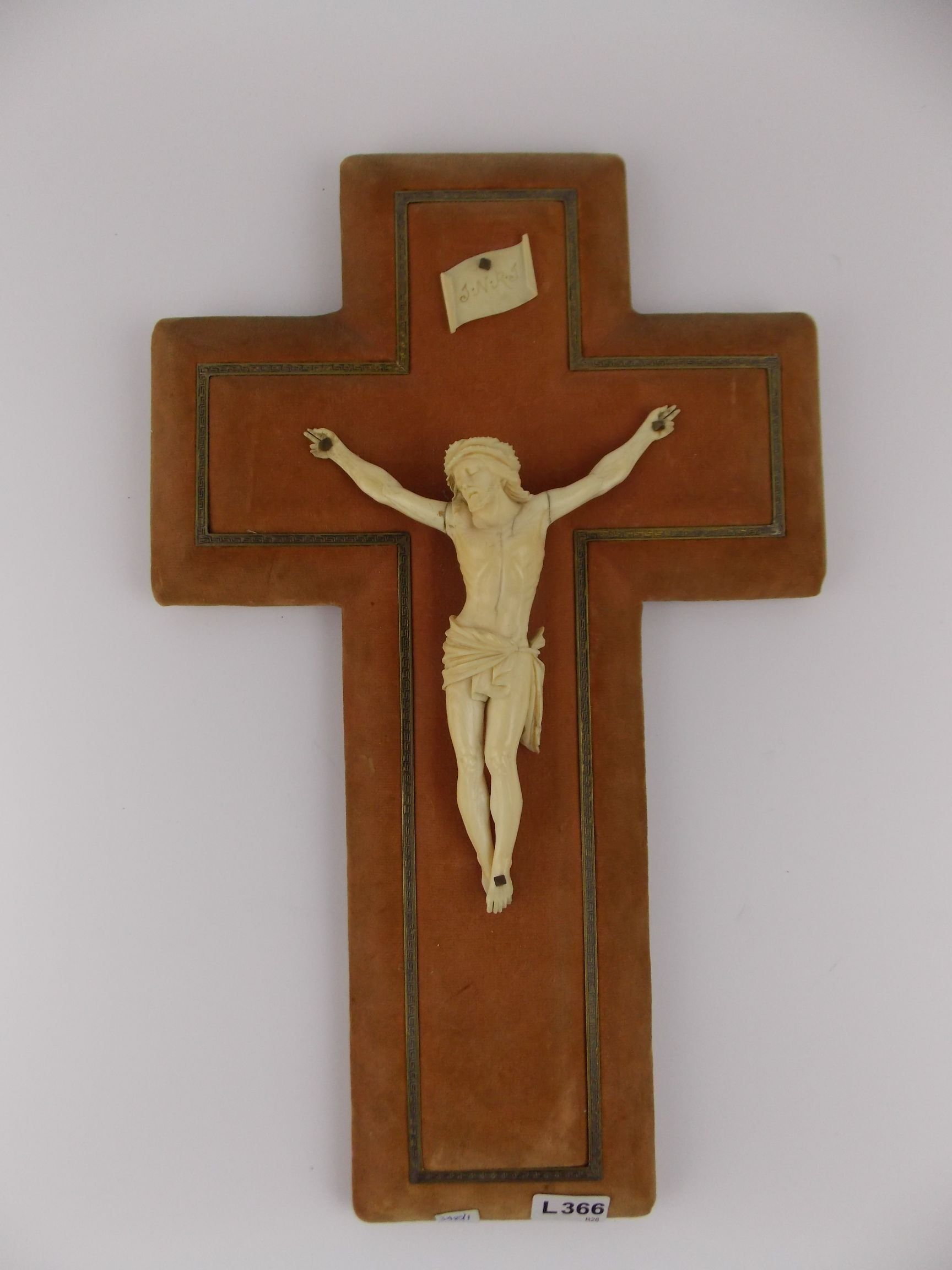 Crucifijo en madera y marfil