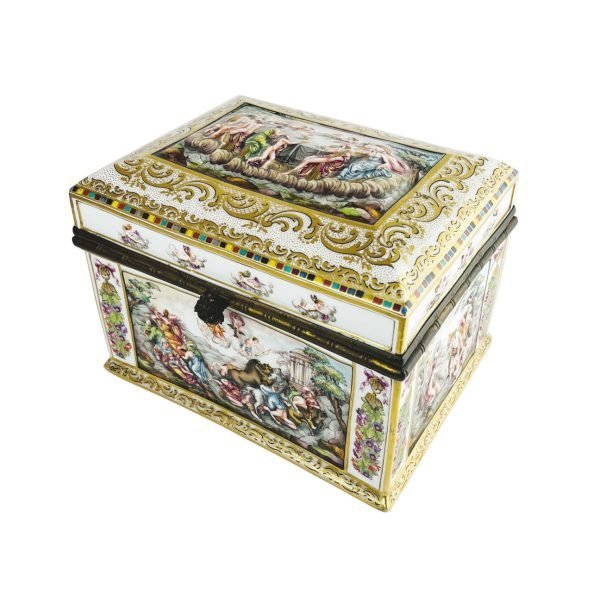 Cofre italiano en porcelana Capodimonte