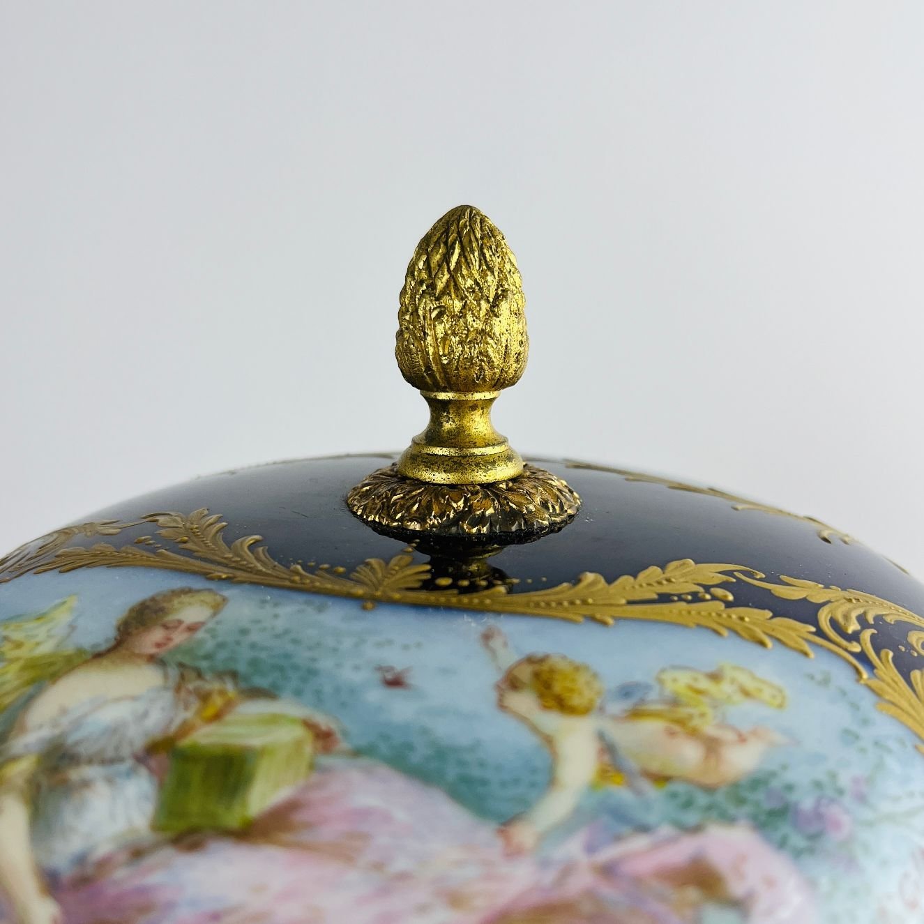 Bombonera francesa en porcelana estilo Sèvres - Imagen 6