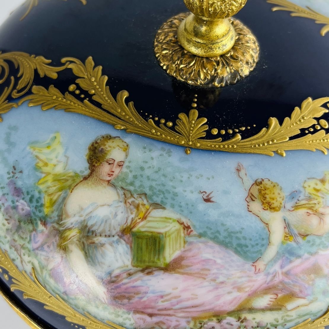 Bombonera francesa en porcelana estilo Sèvres - Imagen 8